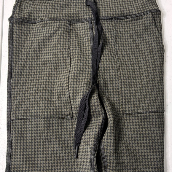 Aerie Houndstooth Leggings in Black and Green - Picture 2 of 3